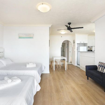 1 Bedroom And 1 Living Room Family Suite Gold Coast Exterior foto
