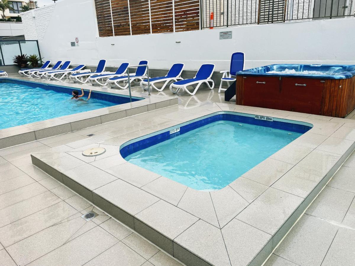 1 Bedroom And 1 Living Room Family Suite Gold Coast Exterior foto